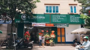 Cửa hàng trà Lộc Tân Cương tại 189 Giáp Nhất cho khách hàng tìm mua chè thái nguyên tại Hà Nội
